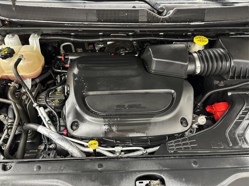 Used 2019 Chrysler Pacifica Touring-L image 13