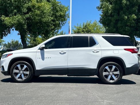 Used 2021 Chevrolet Traverse LT w/ LT Premium Package AWD/4WD image 7