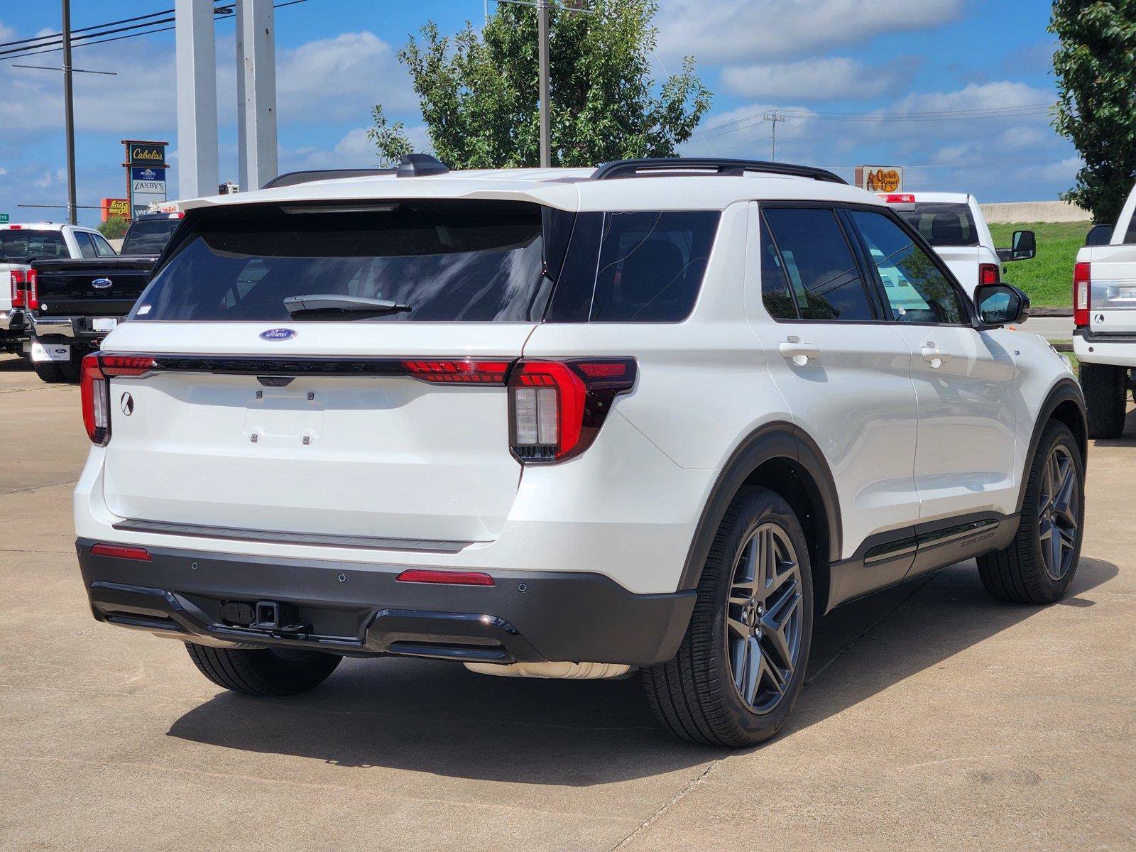 New 2026 Ford Explorer ST-Line w/ ST-Line Street Pack RWD image 3