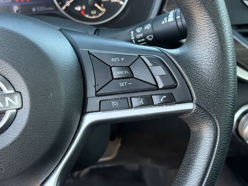 Used 2025 Nissan Altima 2.5 SV FWD image 17