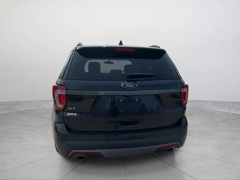 Used 2017 Ford Explorer XLT w/ Equipment Group 202A FWD image 4