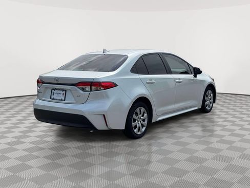 Used 2025 Toyota Corolla LE w/ Convenience Package FWD image 7