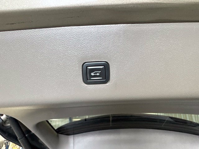 Used 2020 Chevrolet Traverse LT w/ LT Premium Package FWD image 10