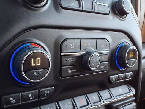 Used 2020 Chevrolet Silverado 1500 High Country image 9