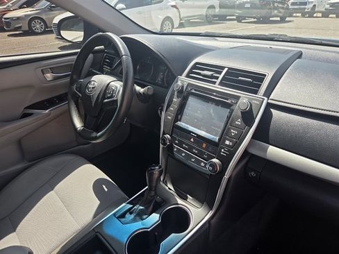 Used 2017 Toyota Camry SE w/ Moonroof Package FWD image 6