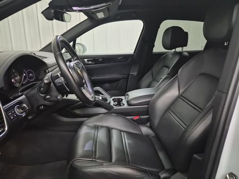 Used 2022 Porsche Cayenne S image 9