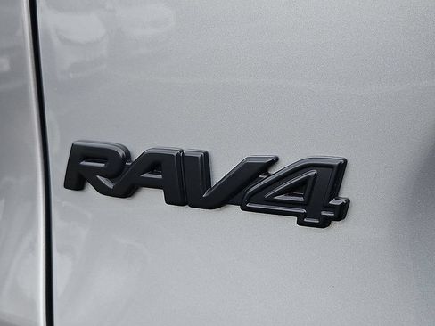 Used 2023 Toyota RAV4 LE AWD/4WD image 31