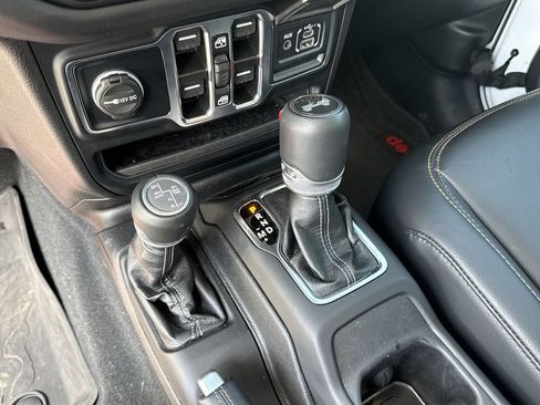 Used 2024 Jeep Wrangler Unlimited Sahara AWD/4WD image 18