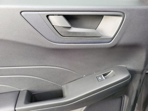 Used 2022 Ford Escape SE w/ SE Sport Appearance Package image 25