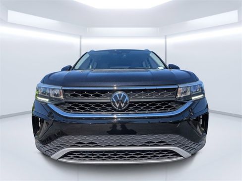 Certified 2024 Volkswagen Taos SE image 8