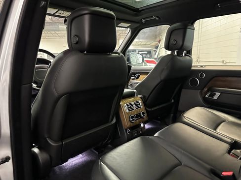 Used 2019 Land Rover Range Rover image 13