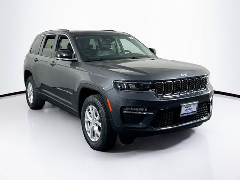 Used 2022 Jeep Grand Cherokee Limited image 3