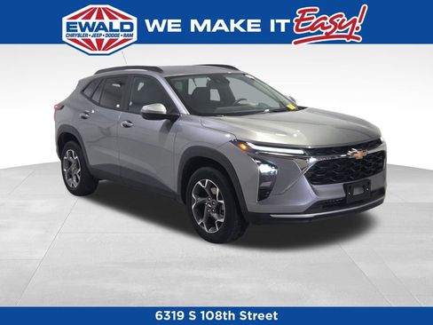 Used 2025 Chevrolet Trax LT w/ LT Convenience Package FWD image 1