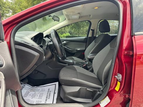 Used 2013 Ford Focus SE FWD image 9
