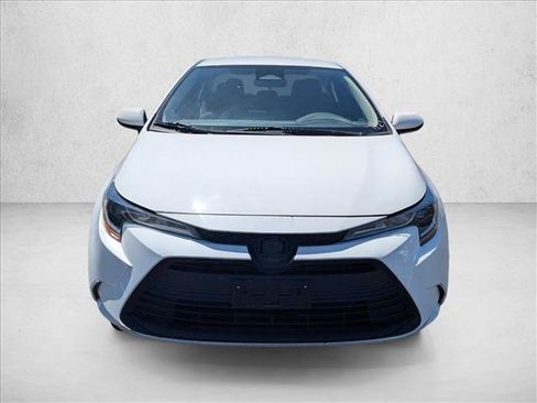 Used 2023 Toyota Corolla LE FWD image 2