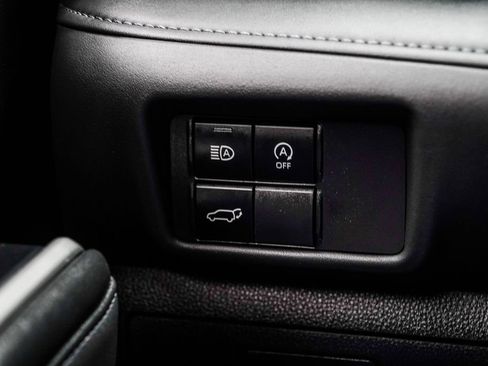 Used 2023 Toyota Highlander LE FWD image 30