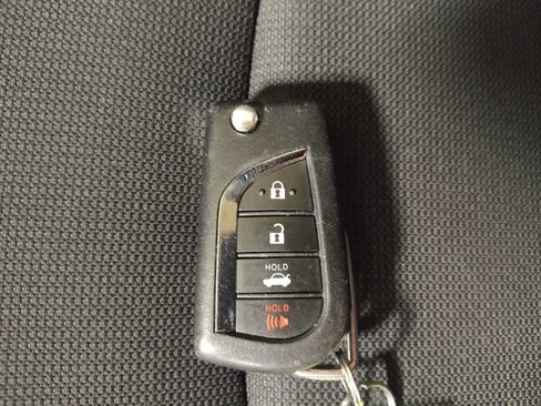 Used 2022 Toyota Corolla LE image 32