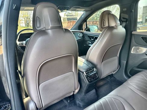 Used 2023 Mercedes-Benz EQE 500 4MATIC SUV w/ Pinnacle Trim Package image 17