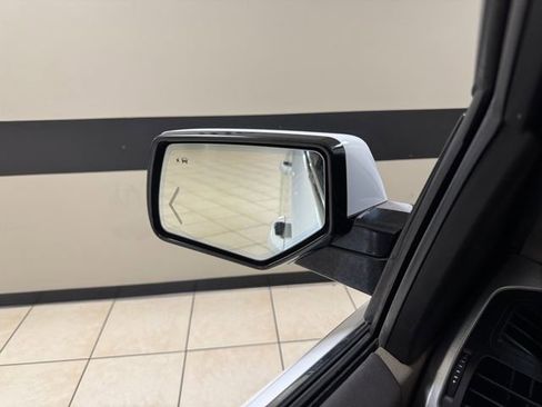Used 2017 GMC Yukon XL SLT w/ Open Road Package RWD image 17