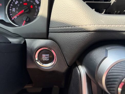 Used 2022 Toyota RAV4 XLE AWD/4WD image 19