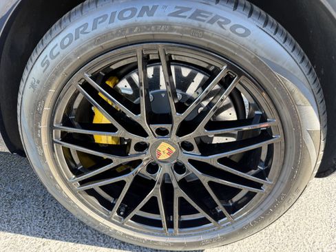 Certified 2024 Porsche Cayenne S image 9