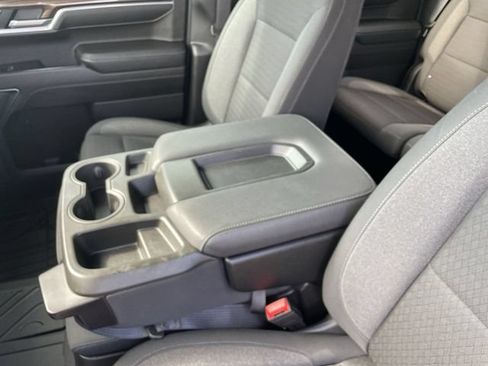 Used 2022 Chevrolet Silverado 1500 LT AWD/4WD image 19