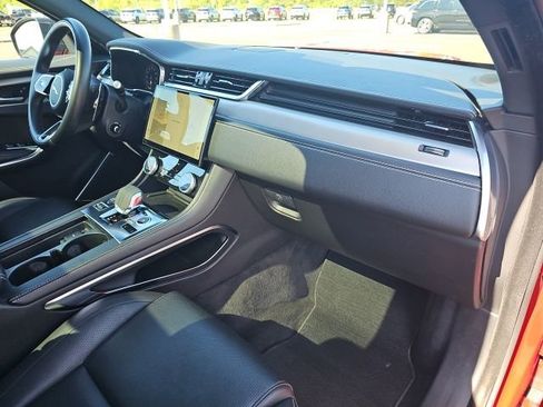 Used 2024 Jaguar F-PACE R-Dynamic S image 31