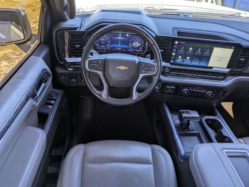 Used 2022 Chevrolet Silverado 1500 LTZ w/ LTZ Premium Package AWD/4WD image 15