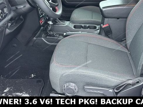 Used 2024 Jeep Wrangler Rubicon w/ Technology Group image 19