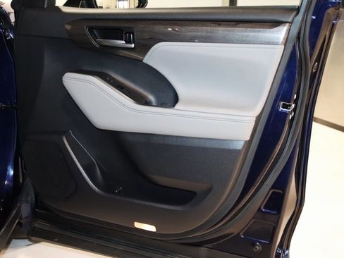 Used 2021 Toyota Highlander Platinum image 58