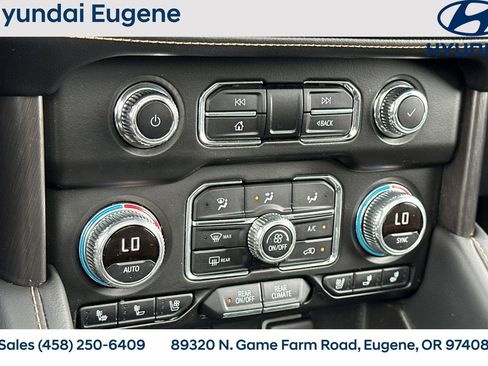 Used 2022 GMC Yukon XL AT4 w/ AT4 Premium Package AWD/4WD image 34