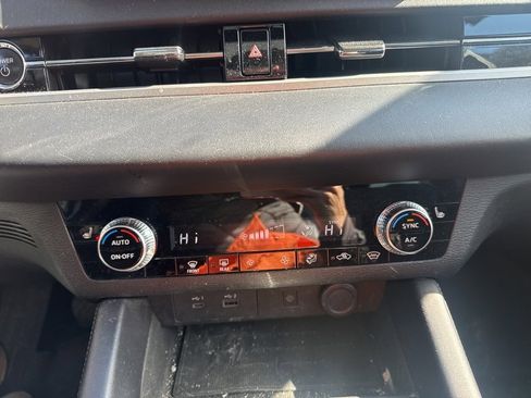 Used 2023 Mitsubishi Outlander SE image 17