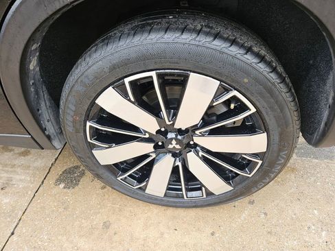 Used 2025 Mitsubishi Outlander SE FWD image 25