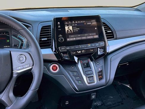 Used 2024 Honda Odyssey EX-L image 10