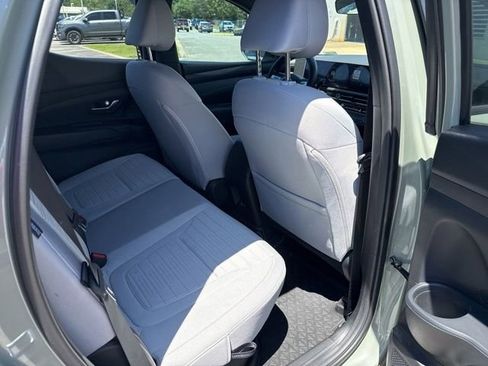 Used 2025 Hyundai Santa Cruz SE FWD image 16