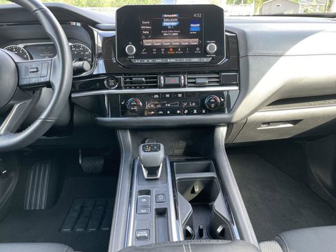 Used 2025 Nissan Pathfinder SV FWD image 19