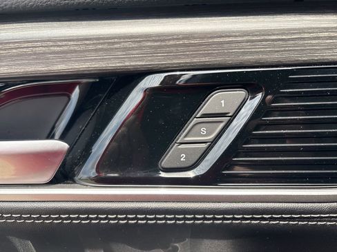 Used 2023 Jeep Wagoneer Series III w/ Preferred Equipment Group image 11