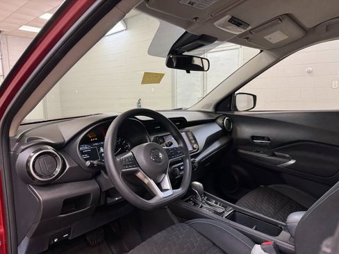 Used 2021 Nissan Kicks SV image 12