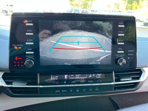 Used 2022 Toyota Sienna LE AWD/4WD image 19