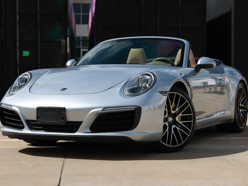 Used 2017 Porsche 911 Carrera 4 AWD/4WD image 1