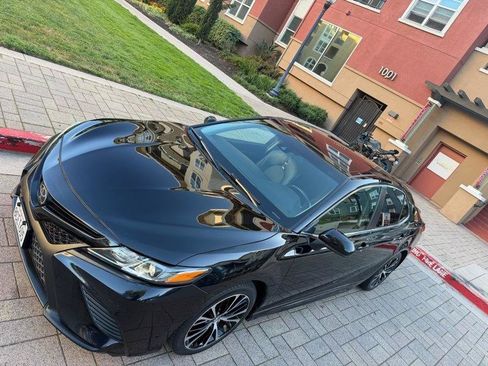 Used 2018 Toyota Camry SE FWD image 29