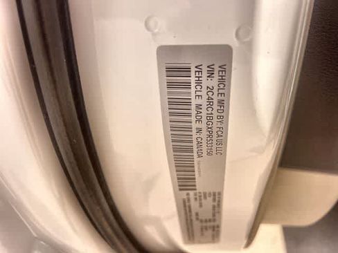 Used 2023 Chrysler Pacifica Touring-L FWD image 22