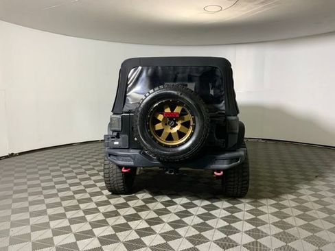 Used 2016 Jeep Wrangler Unlimited Rubicon AWD/4WD image 6