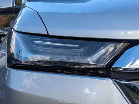 Used 2022 Chevrolet Traverse LT w/ LT Premium Package image 10