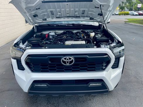 Used 2025 Toyota Tacoma TRD Off-Road AWD/4WD image 16