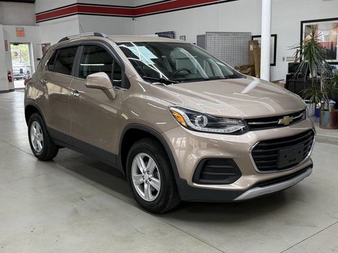 Used 2018 Chevrolet Trax LT w/ LT Convenience Package image 2
