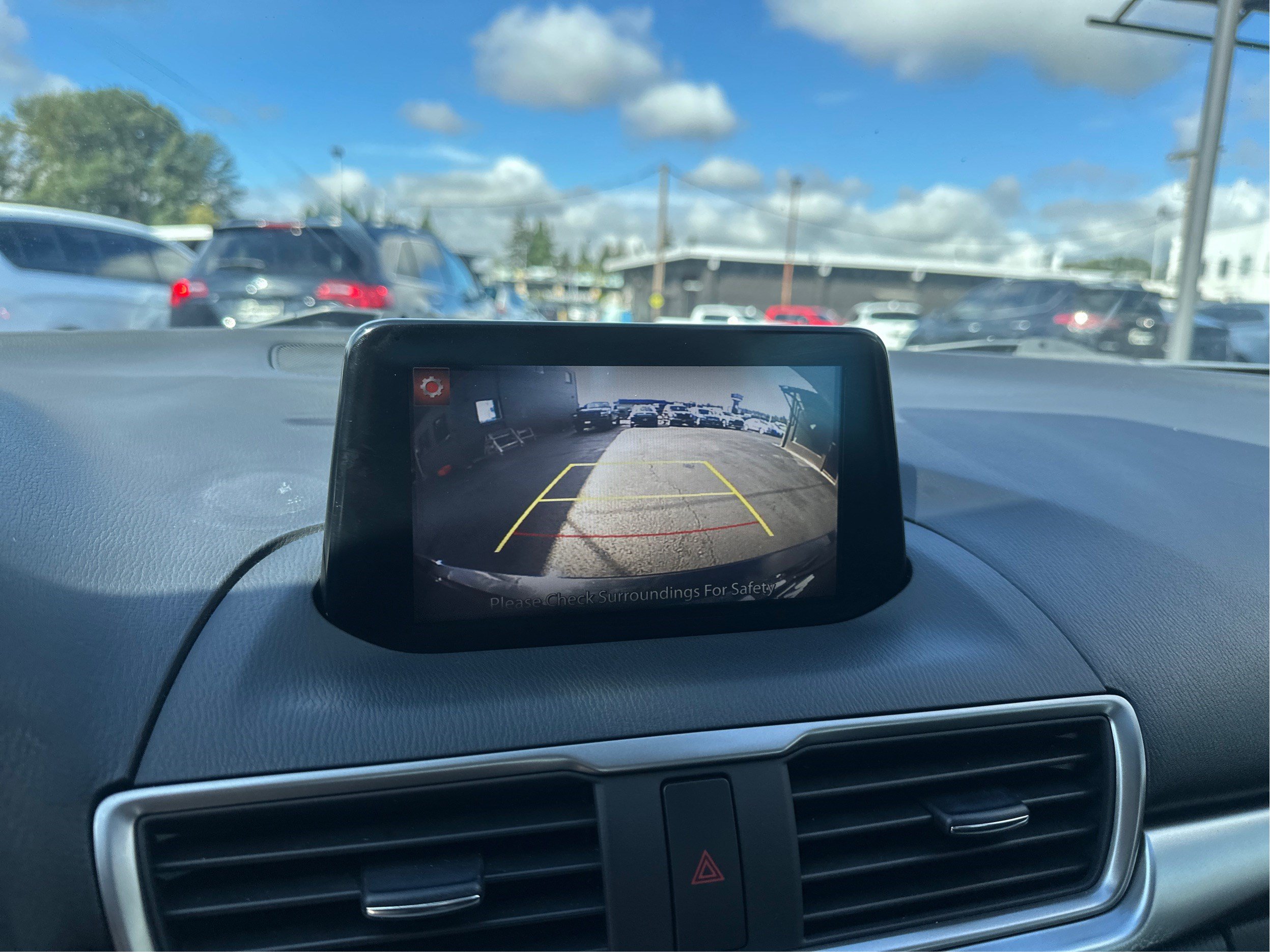 Used 2018 MAZDA MAZDA3 Touring FWD image 29