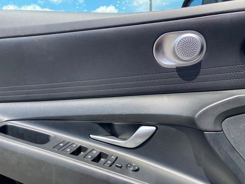 Used 2024 Hyundai Elantra SEL FWD image 11