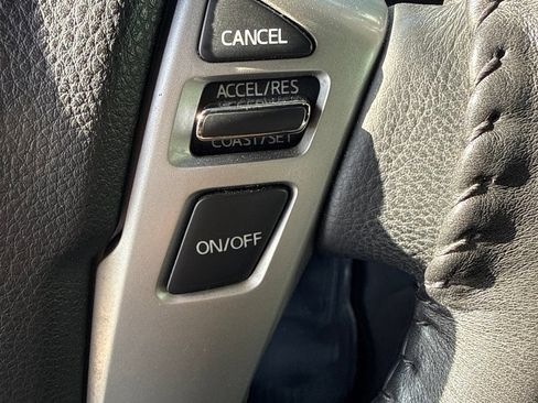 Used 2019 Nissan Titan SV w/ SV Convenience Package RWD image 9