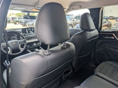 Used 2024 Mitsubishi Outlander FWD image 25
